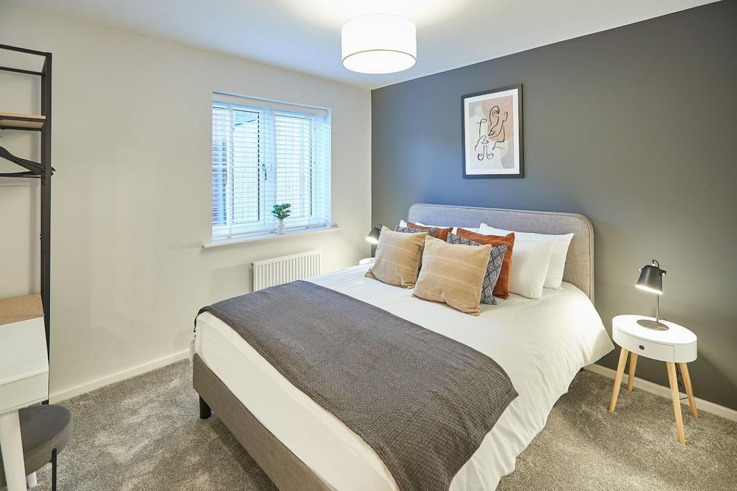 Curlew House, With Parking And Abbey Views! Whitby